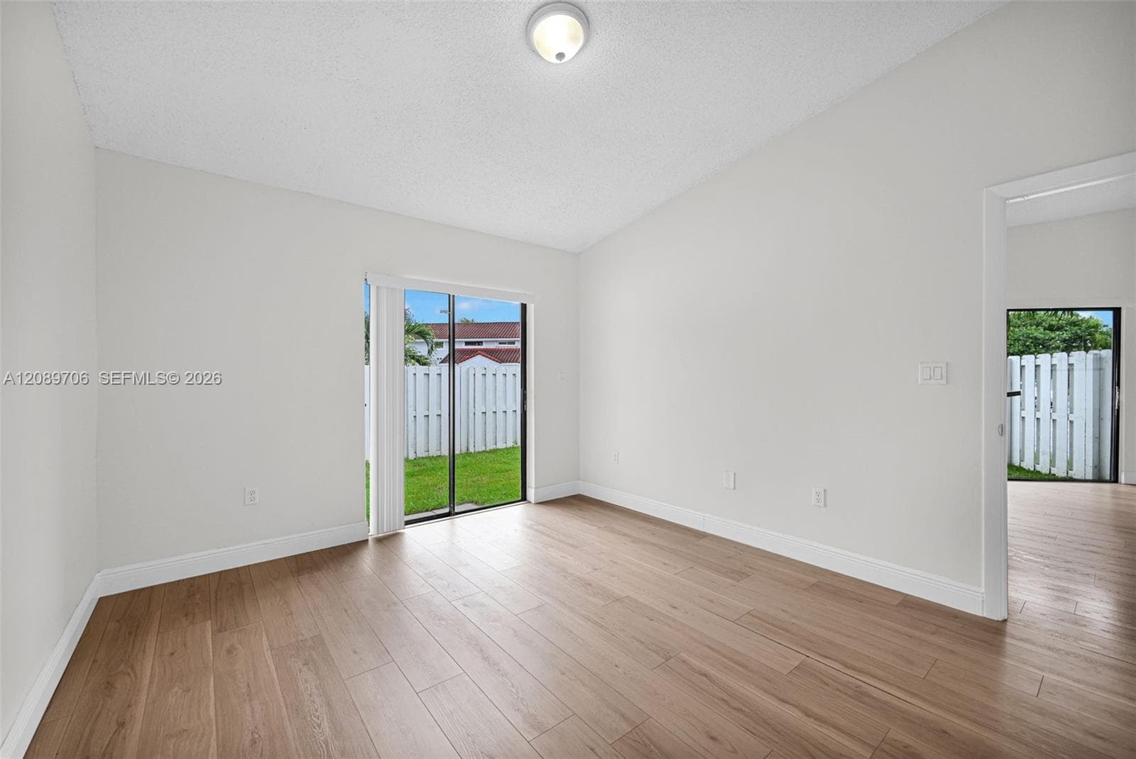 2414 San Remo Cir photo 23