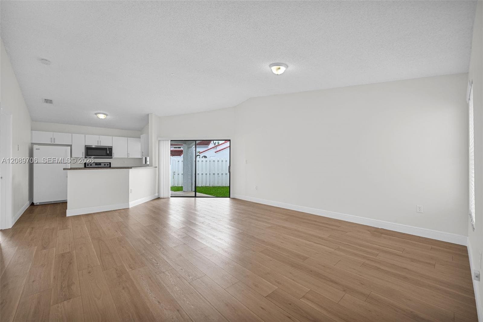 2414 San Remo Cir photo 2