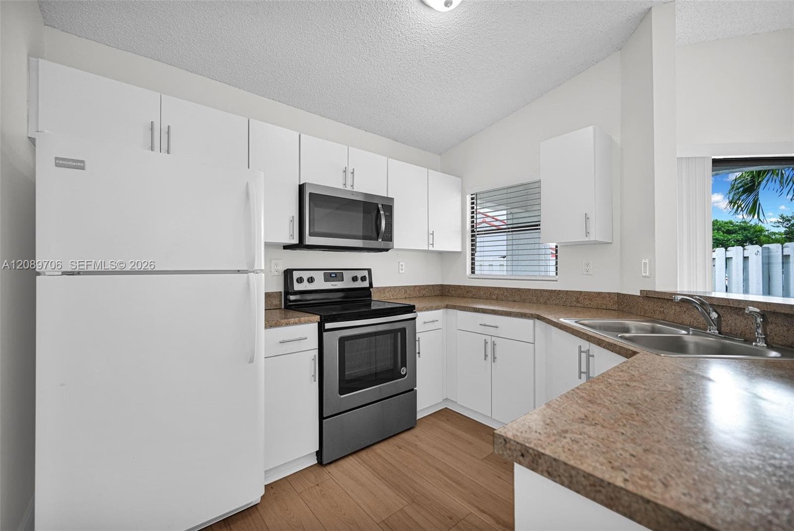 2414 San Remo Cir photo 13