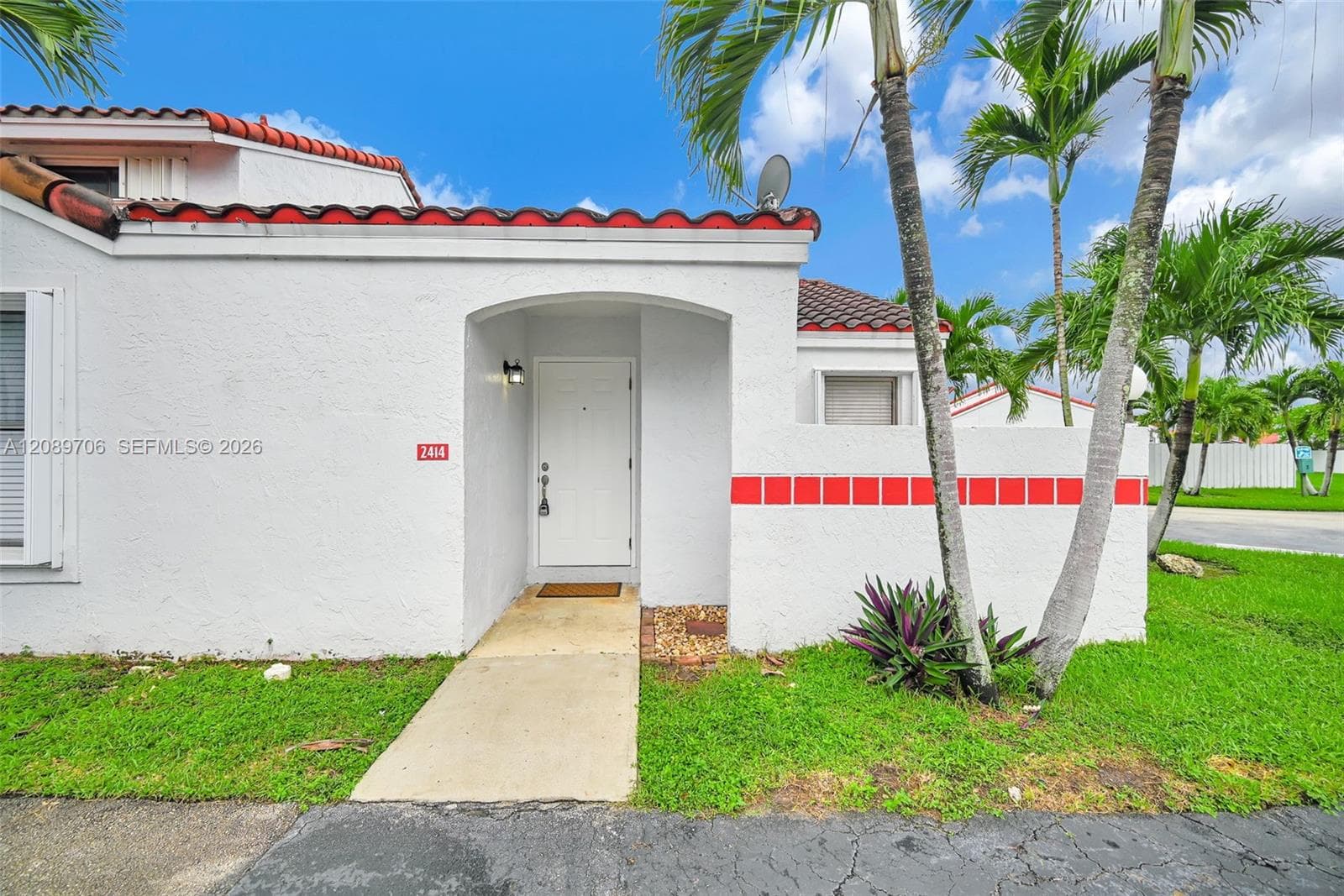 2414 San Remo Cir photo 3