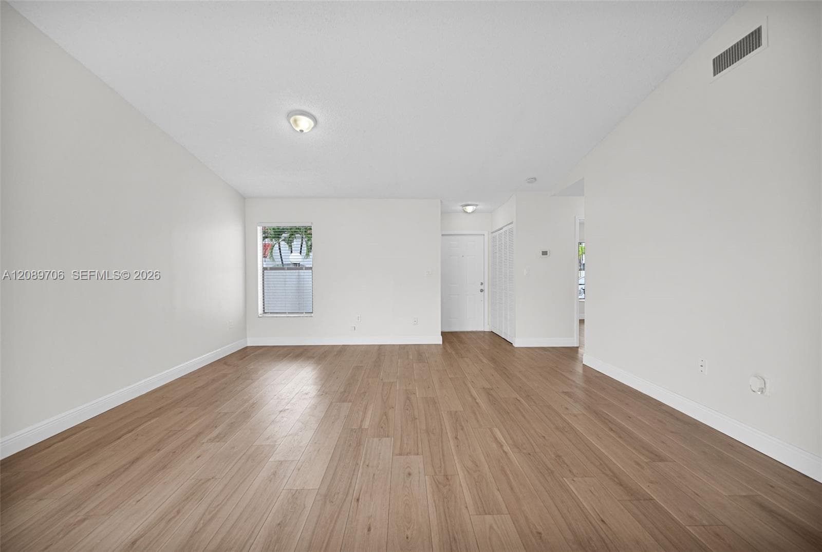 2414 San Remo Cir photo 9