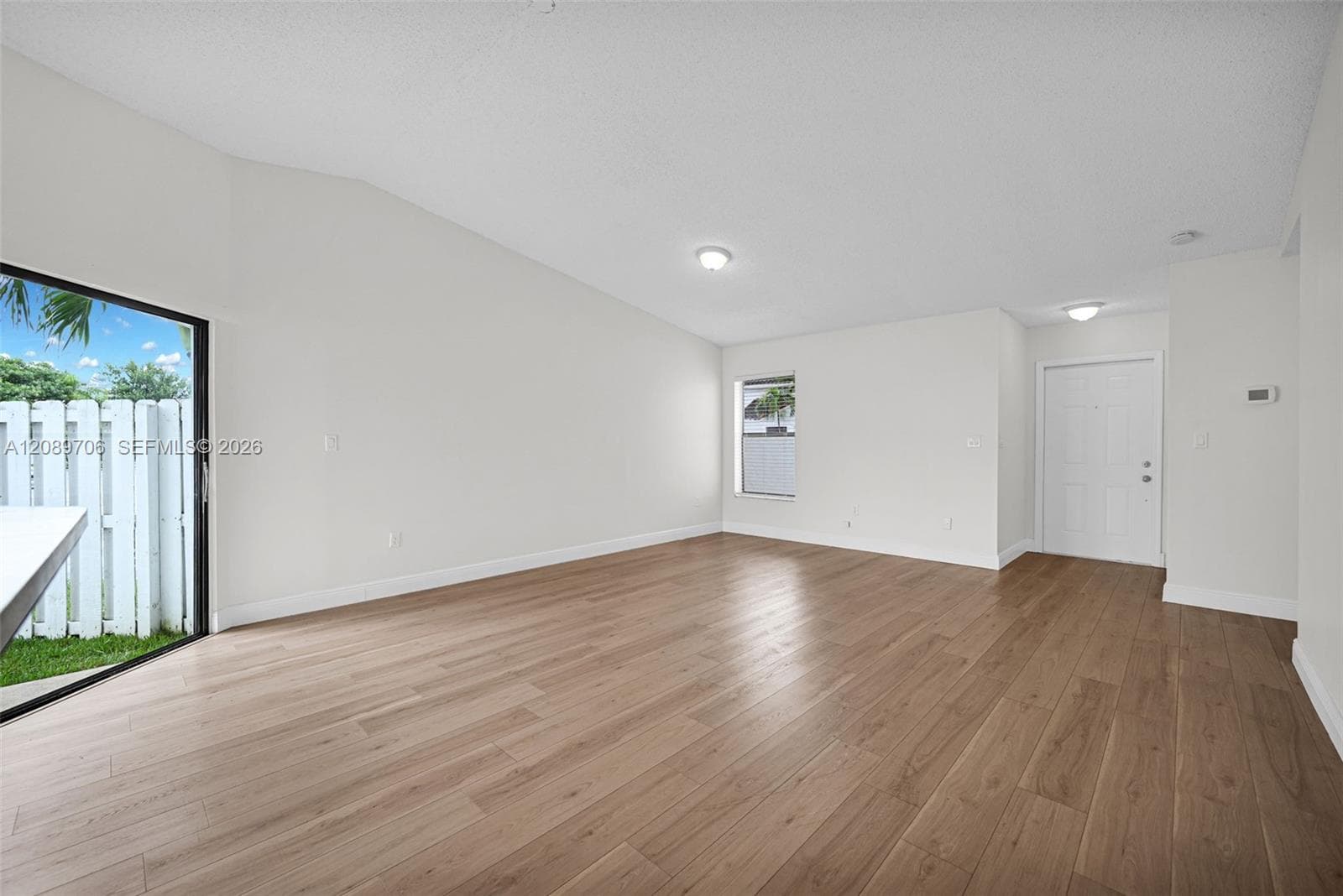 2414 San Remo Cir photo 10