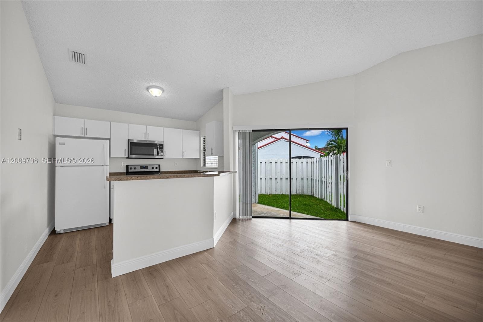 2414 San Remo Cir photo 11