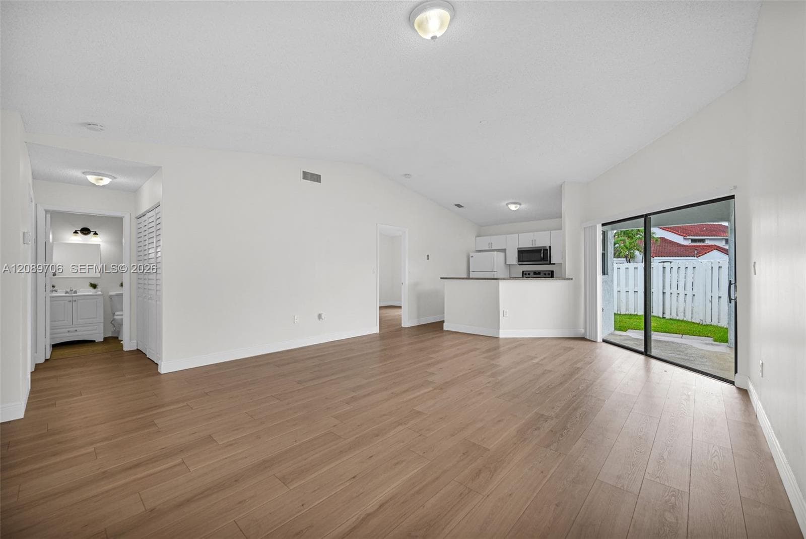 2414 San Remo Cir photo 8