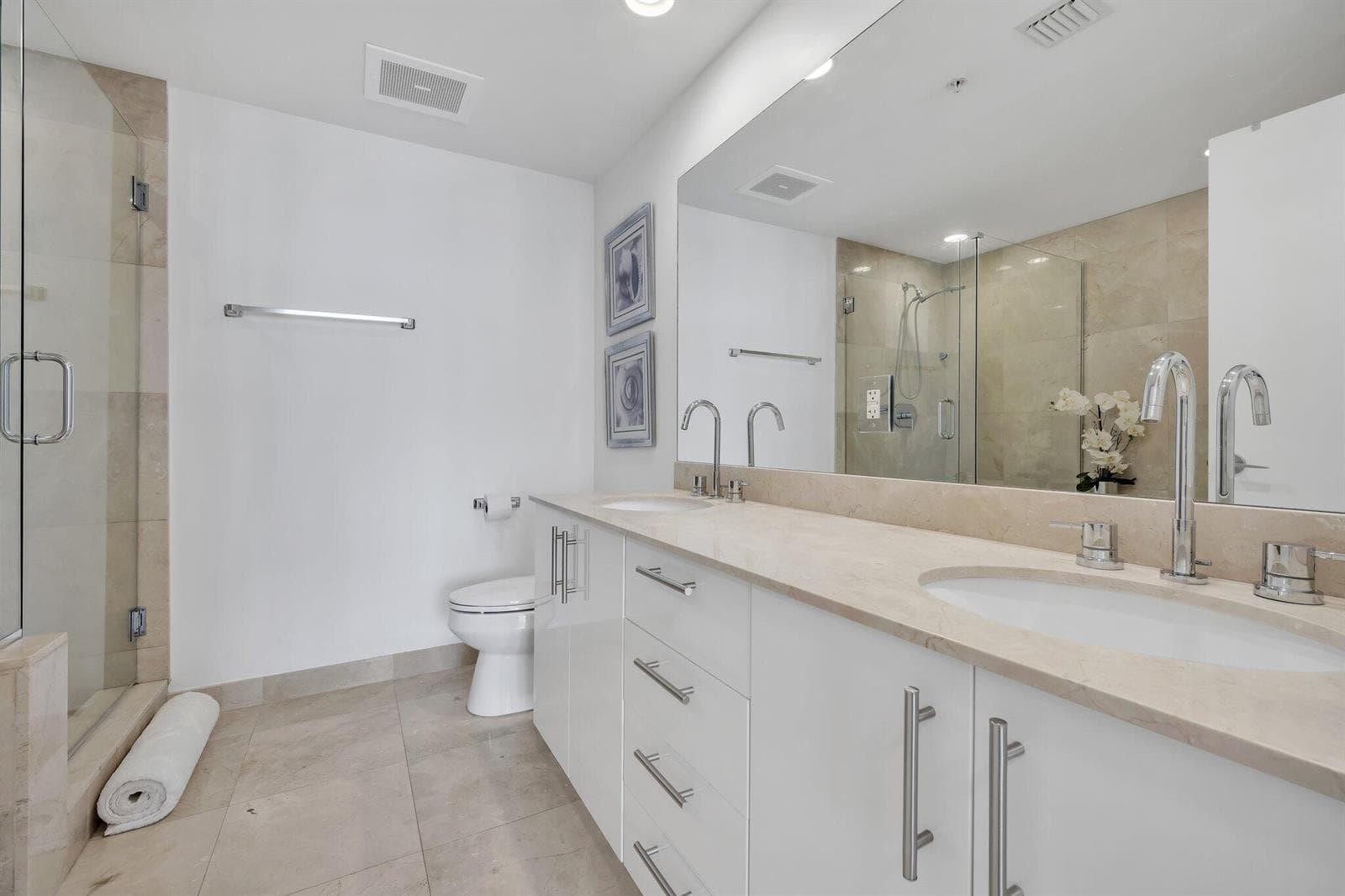 Primary Bathroom, Double Sink Vanity