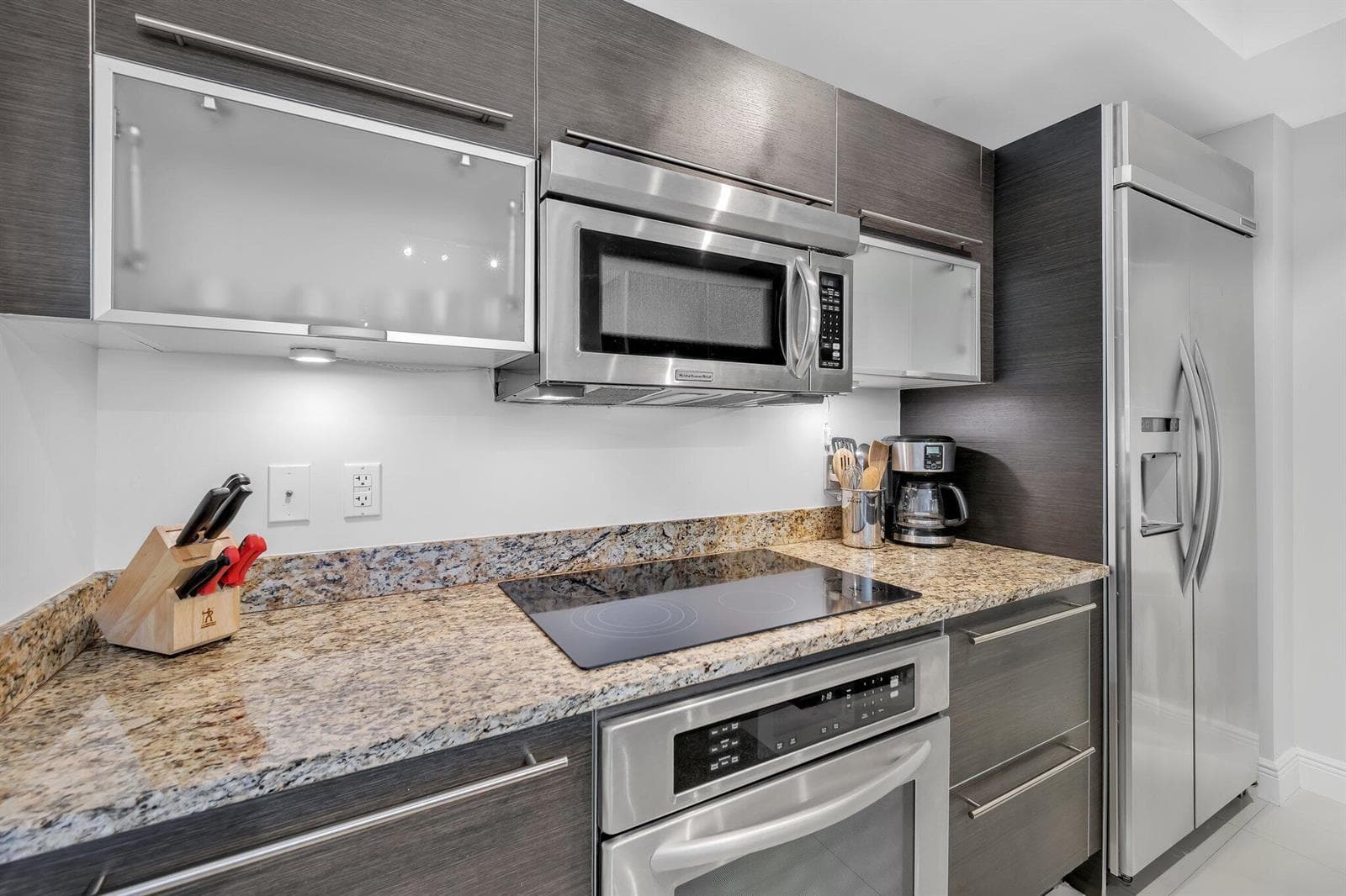 Modern Kitchen, All S/S Appliances