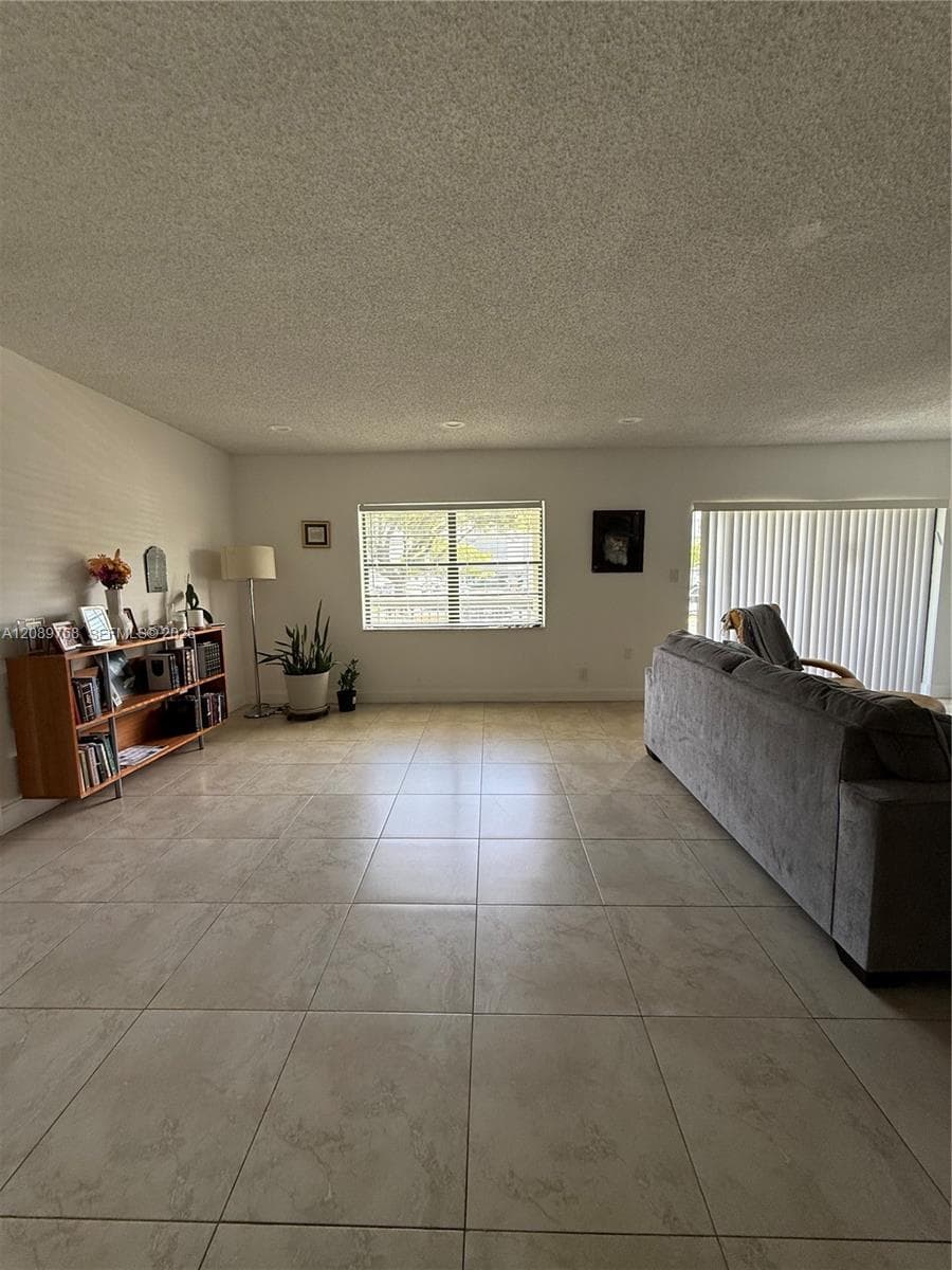parnasa · #101 in Hallandale Beach - Photo 9