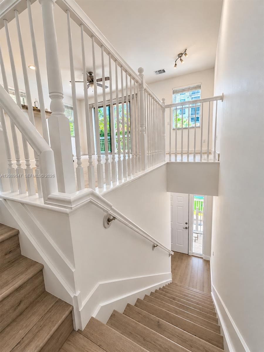 2312 NE 2nd St #2312 photo 15