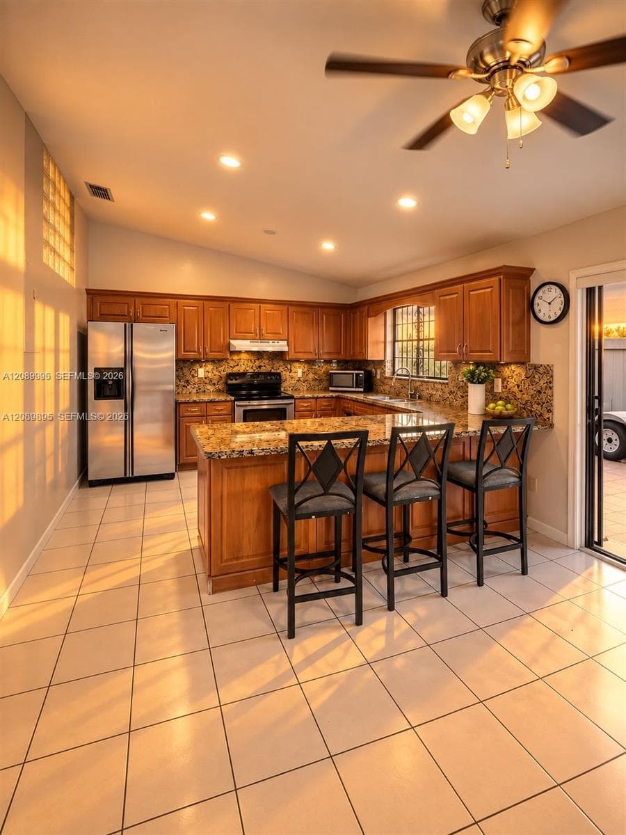 2219 SW 137th Pl photo 2