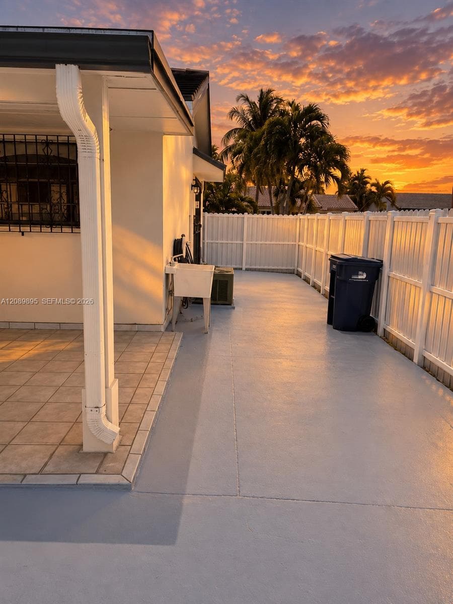 2219 SW 137th Pl photo 5
