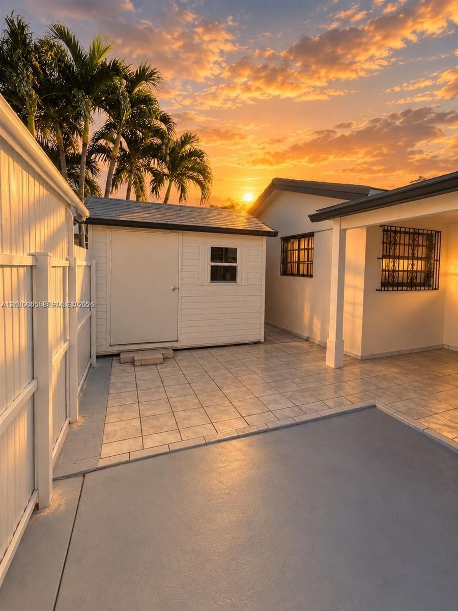 2219 SW 137th Pl photo 4