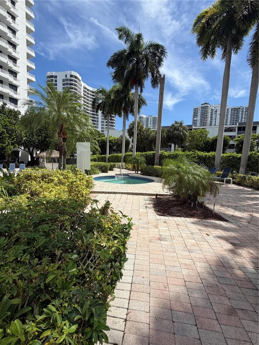 PARC CENTRAL AVENTURA EAS · #206 in Aventura - Photo 34