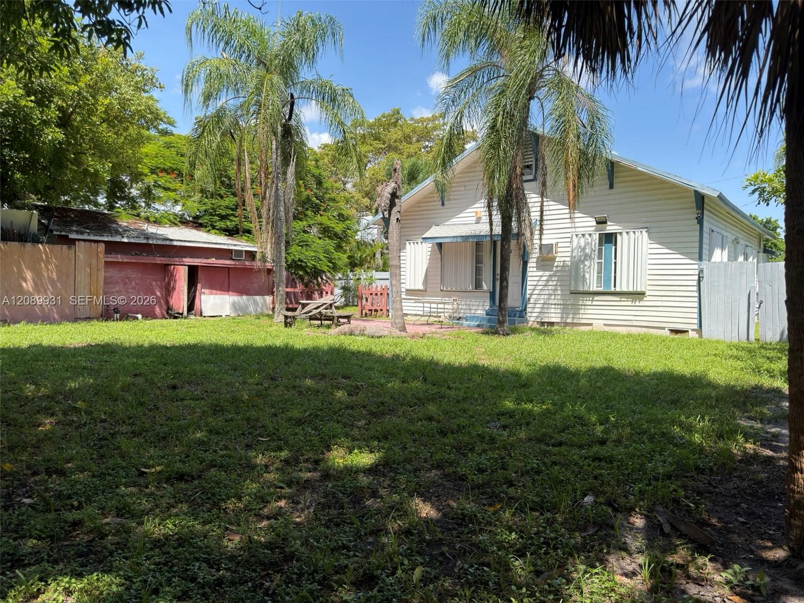 112 SE 3rd St photo 11