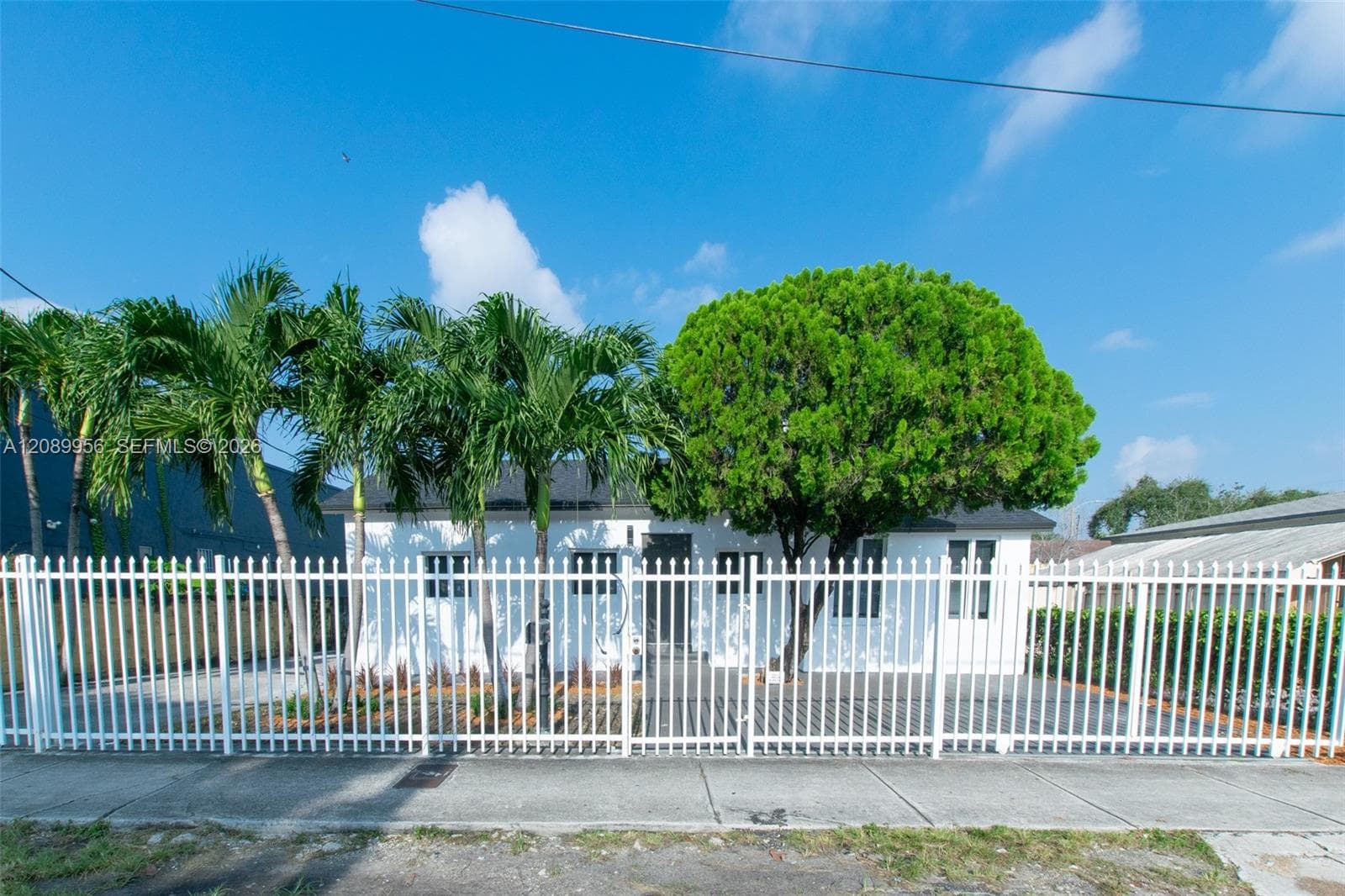 2324 NW 14th Ave photo 3