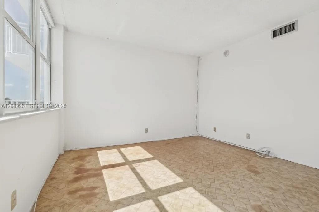 BAYVIEW TOWERS · #C402 in North Miami - Photo 23