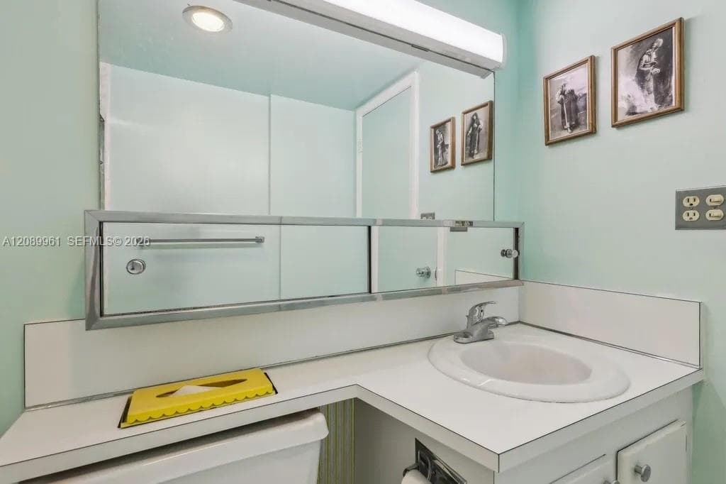 BAYVIEW TOWERS · #C402 in North Miami - Photo 26