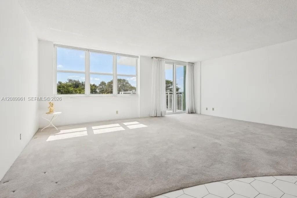 BAYVIEW TOWERS · #C402 in North Miami - Photo 3