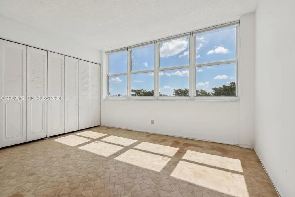 BAYVIEW TOWERS · #C402 in North Miami - Photo 24