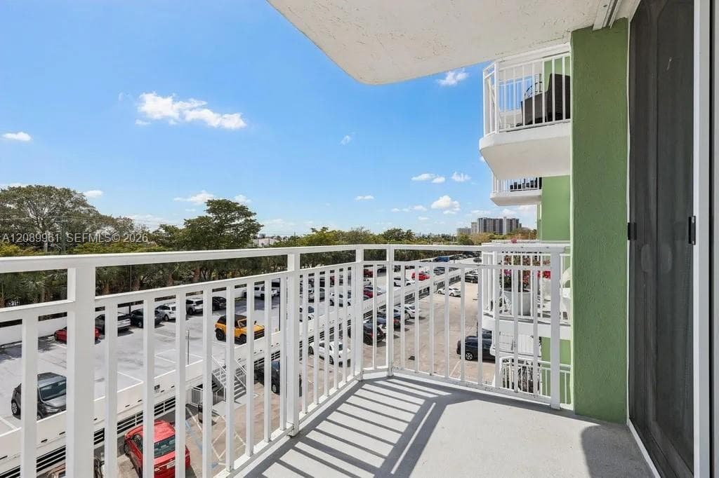 BAYVIEW TOWERS · #C402 in North Miami - Photo 30