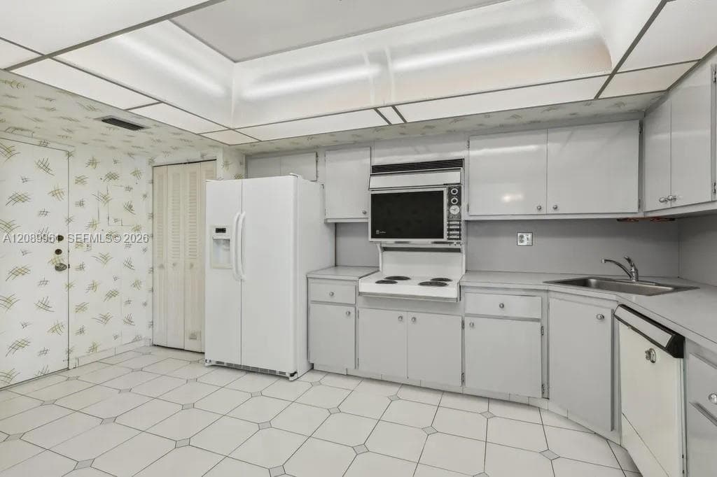 BAYVIEW TOWERS · #C402 in North Miami - Photo 14
