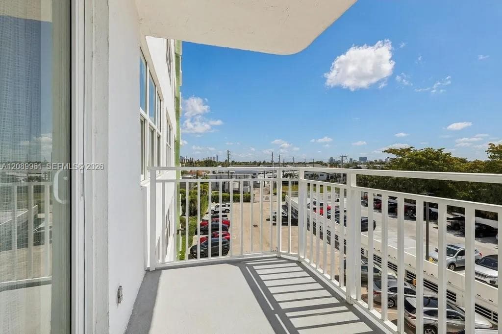 BAYVIEW TOWERS · #C402 in North Miami - Photo 29