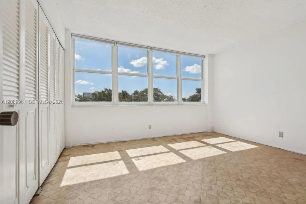BAYVIEW TOWERS · #C402 in North Miami - Photo 25