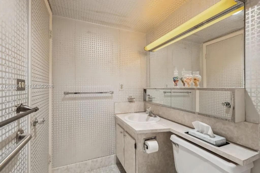 BAYVIEW TOWERS · #C402 in North Miami - Photo 21