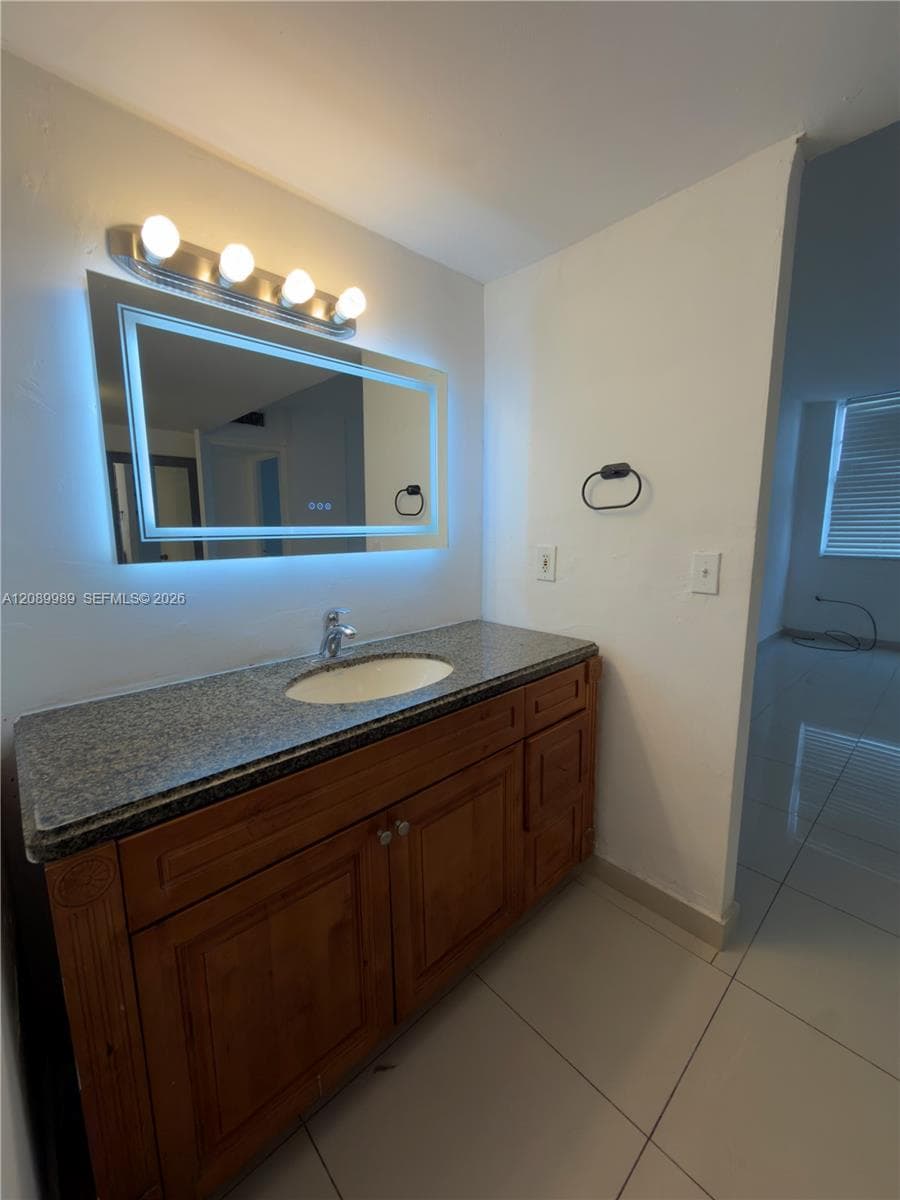BUCKLEY TOWERS CONDO · #605W in Miami - Photo 7