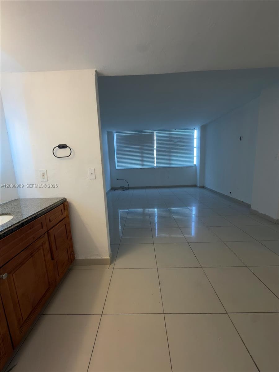 BUCKLEY TOWERS CONDO · #605W in Miami - Photo 8