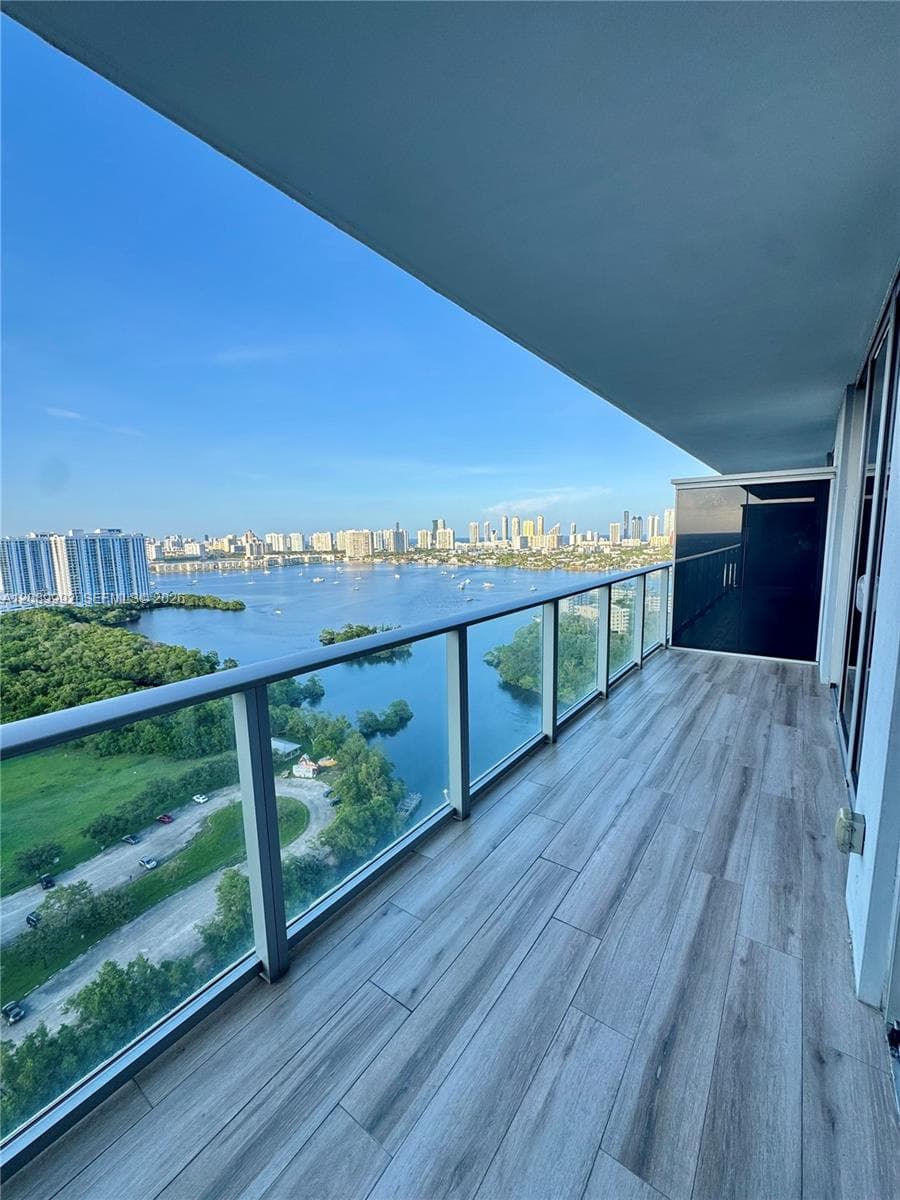 THE HARBOUR NORTH CONDO · #2502 in North Miami Beach - Photo 4