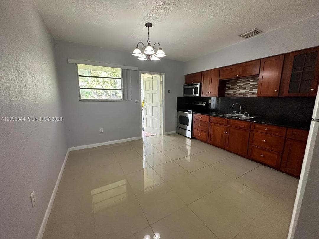 17300 SW 94th Ave #17300 photo 2