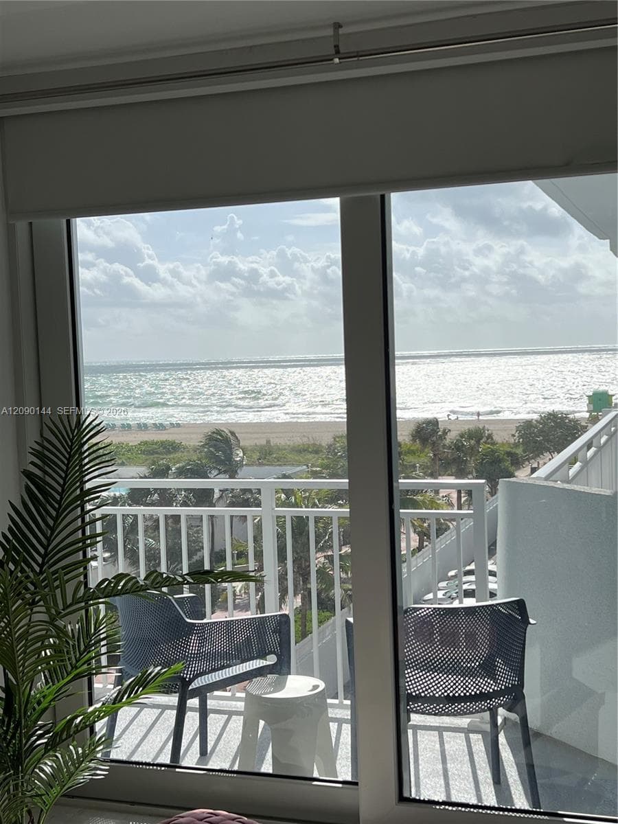 OCEAN POINT CONDO · #525 in Miami Beach - Photo 2