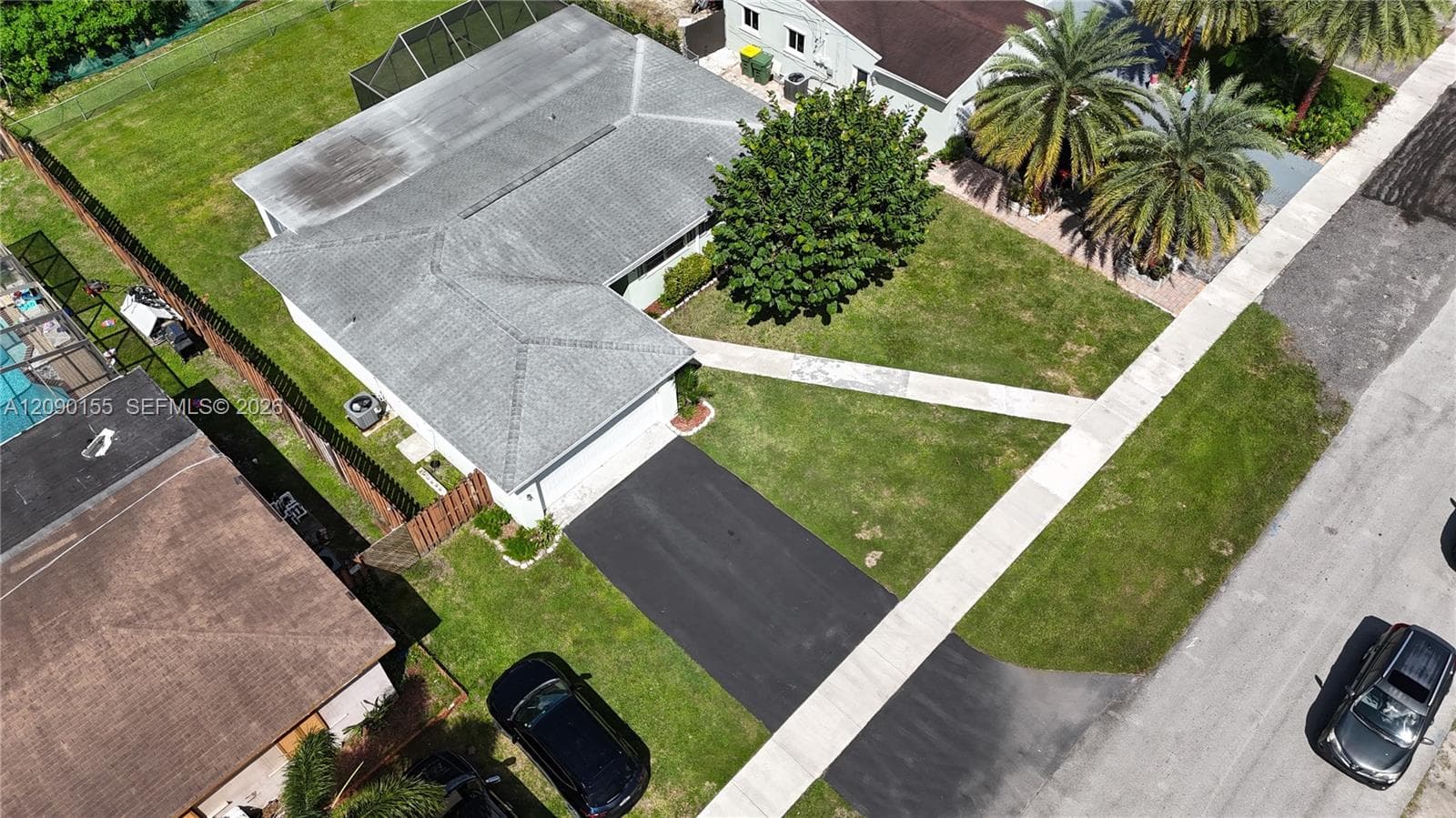949 NW 9th St photo 32