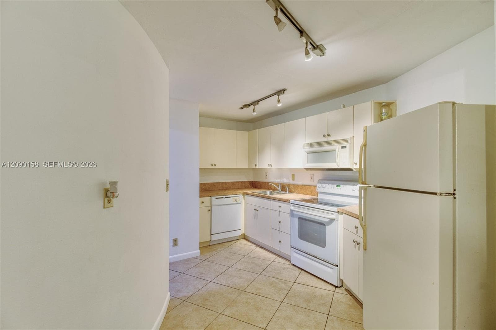 OCEANVIEW PARK CONDO · #311 in Hallandale Beach - Photo 5