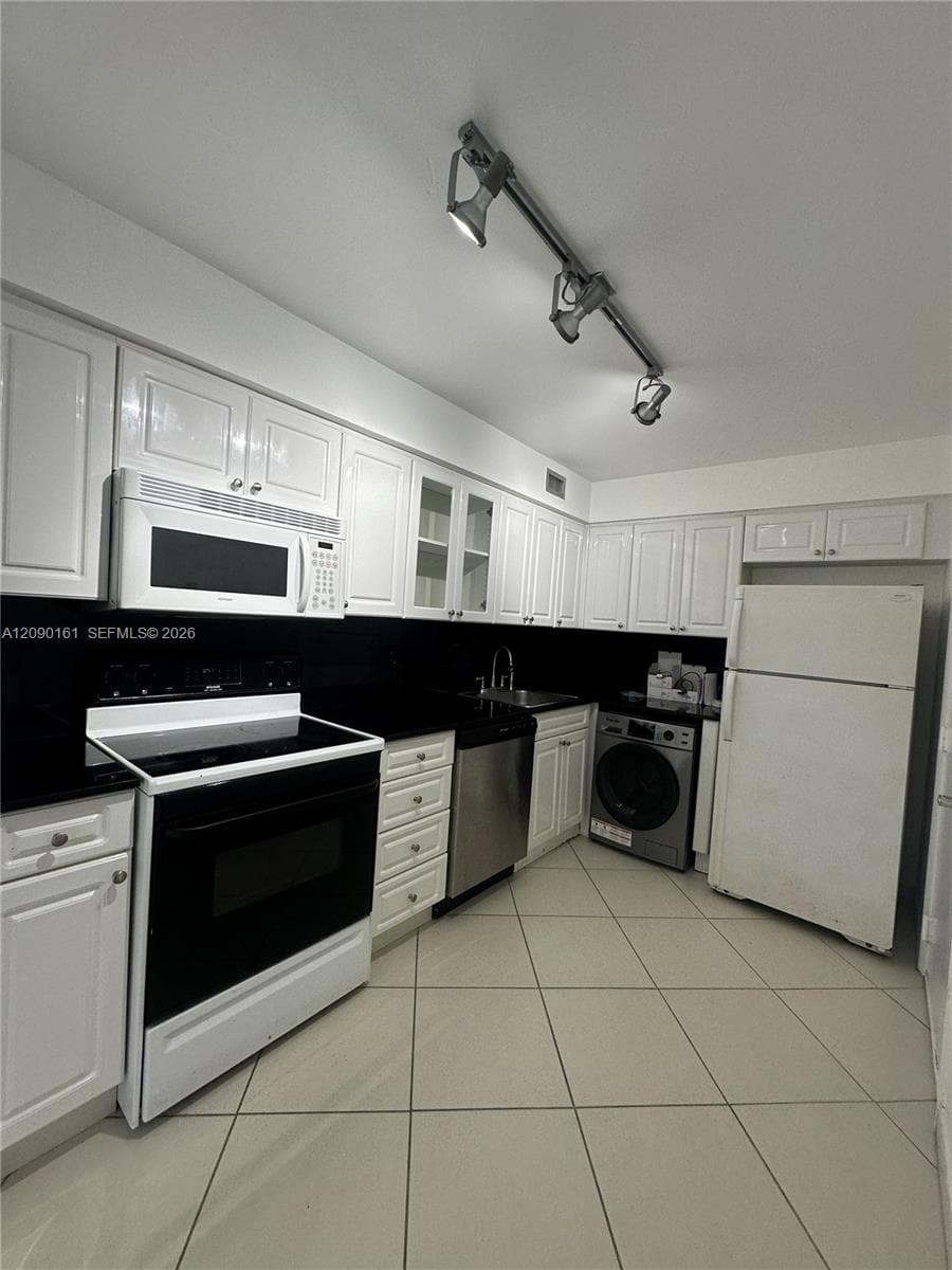 AQUASOL CONDO · #7S in Miami Beach - Photo 4