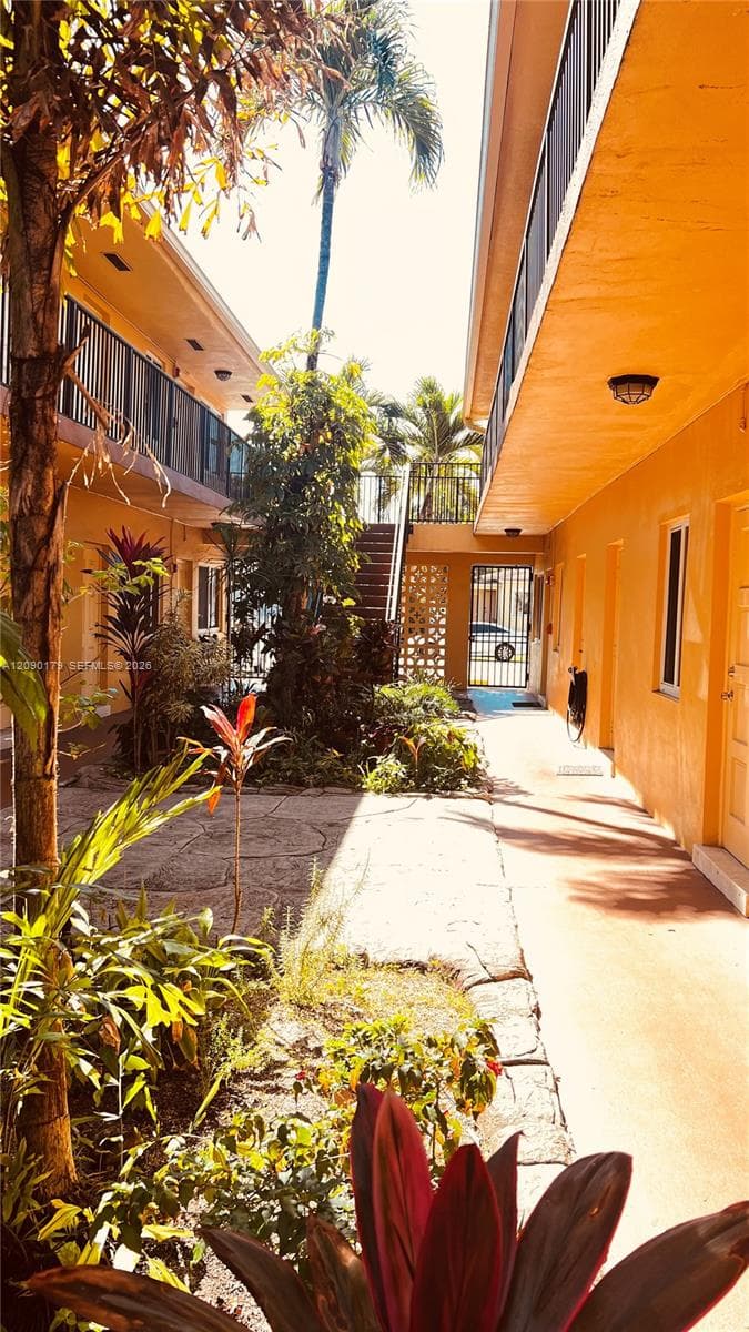 Mayo Apartments. · #11 in Hollywood - Photo 3