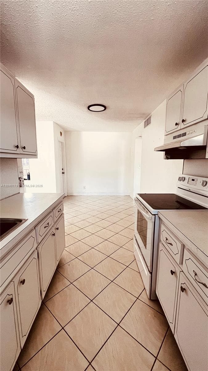 Mayo Apartments. · #11 in Hollywood - Photo 9