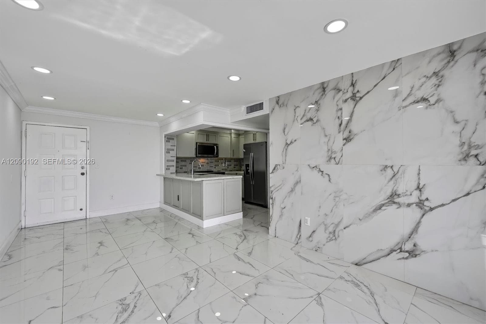 FONTAINEBLEAU GARDENS · #503 in Miami - Photo 13