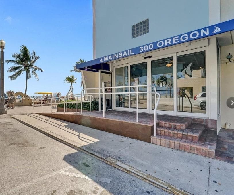 MAINSAIL CONDO · #204 in Hollywood - Photo 3