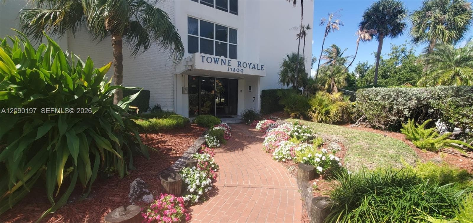 TOWNE ROYALE CONDO · #307 in Sunny Isles Beach - Photo 3