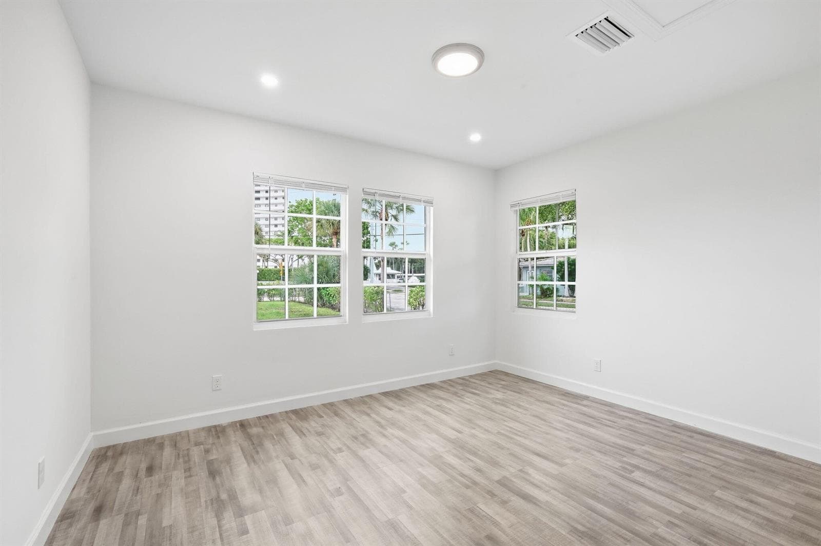 10-web-or-mls-5203_N_Flagler_Dr_07449