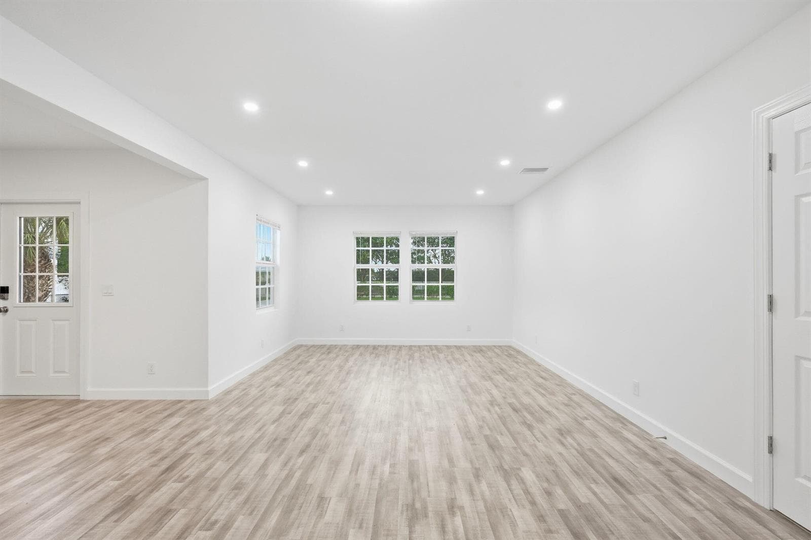 29-web-or-mls-5203_N_Flagler_Dr_07569