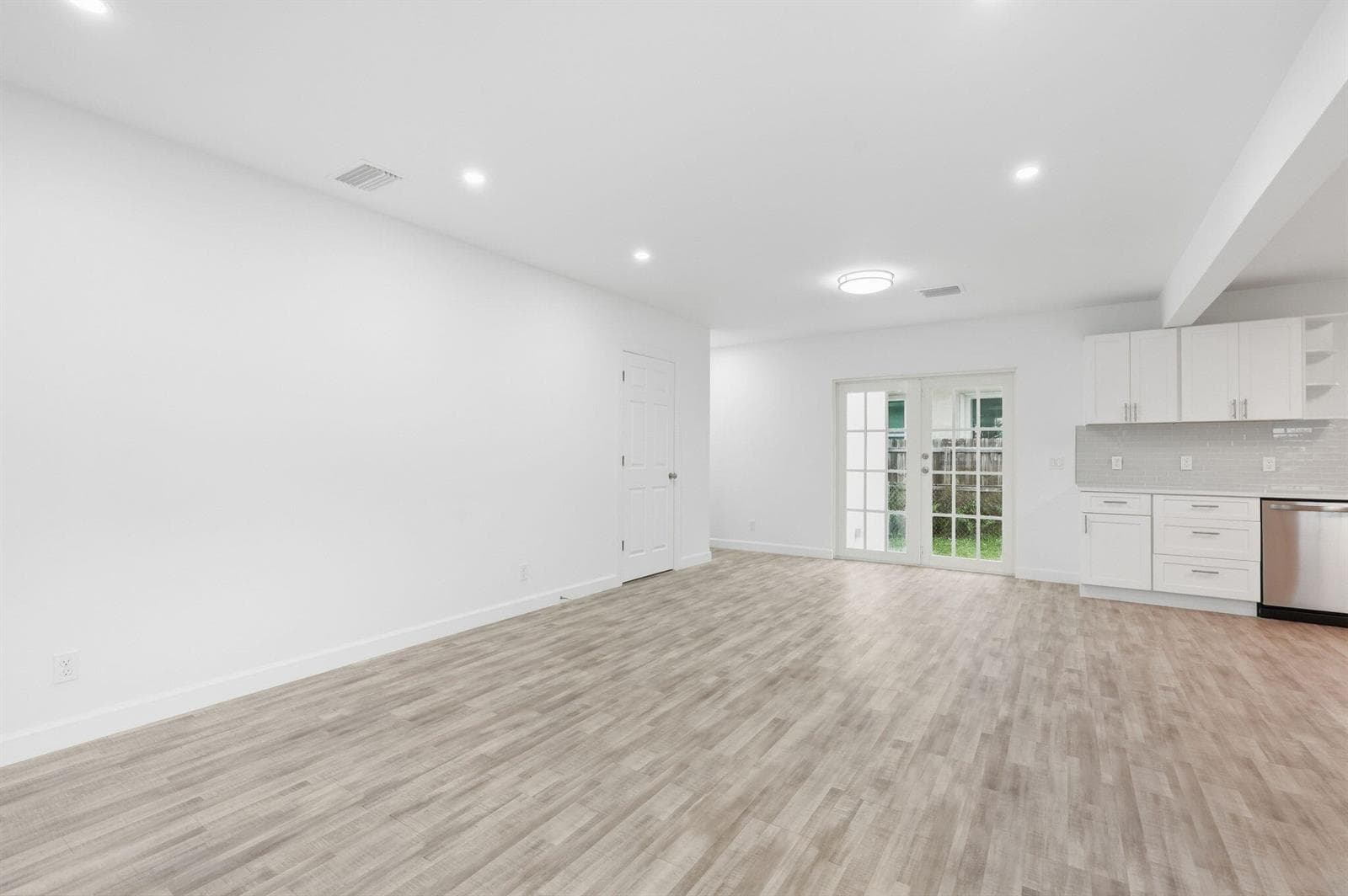 25-web-or-mls-5203_N_Flagler_Dr_07506