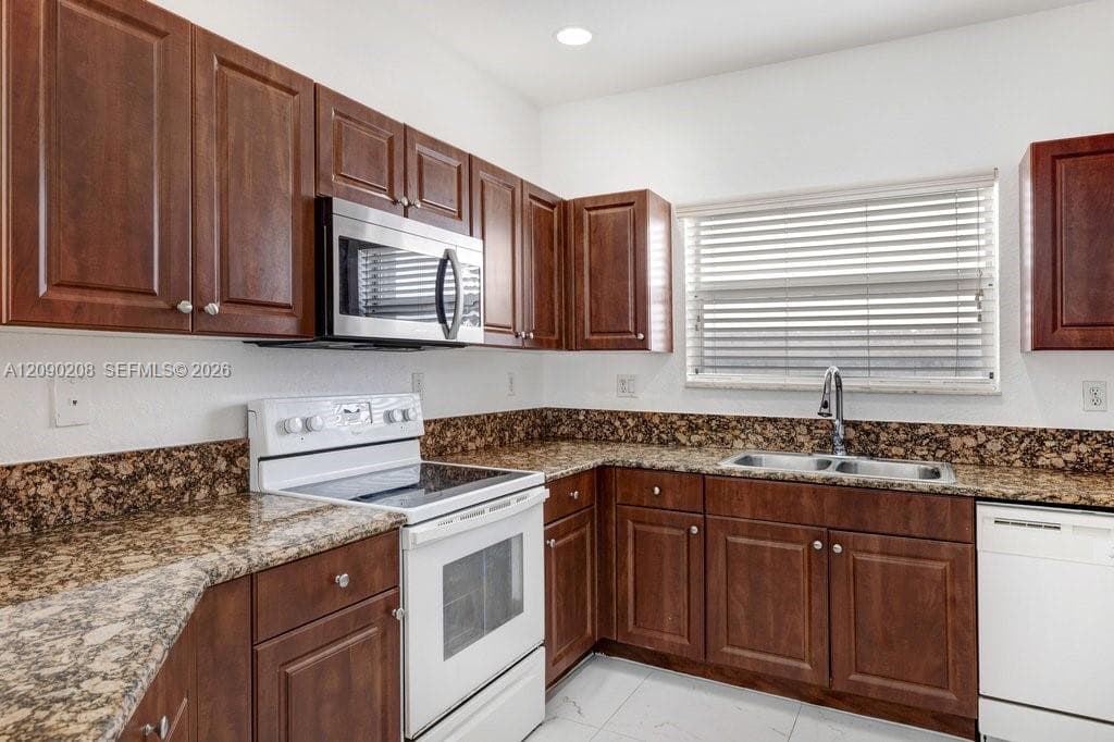 3656 NE 3rd Ct photo 9