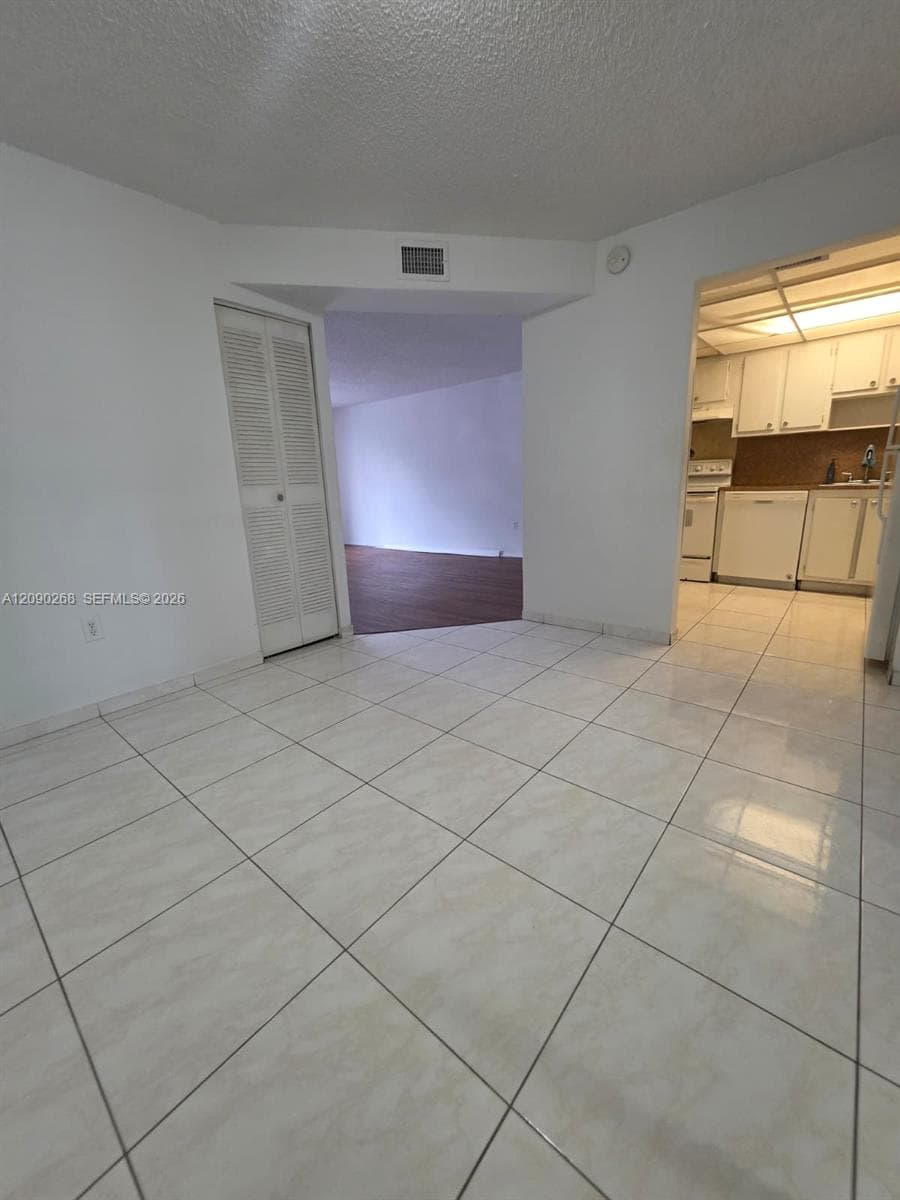WOODSIDE APTS CONDO · #B-225 in North Miami Beach - Photo 4