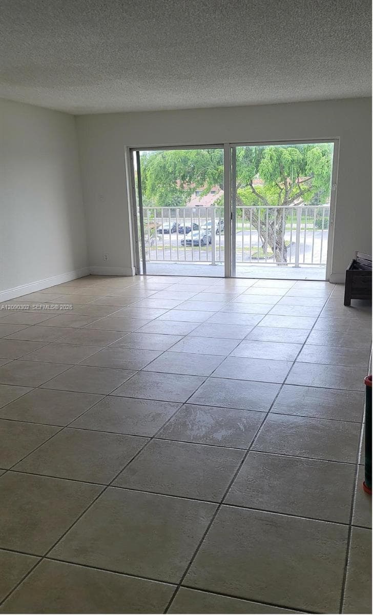 DORAL GARDENS II · #304 in Doral - Photo 4
