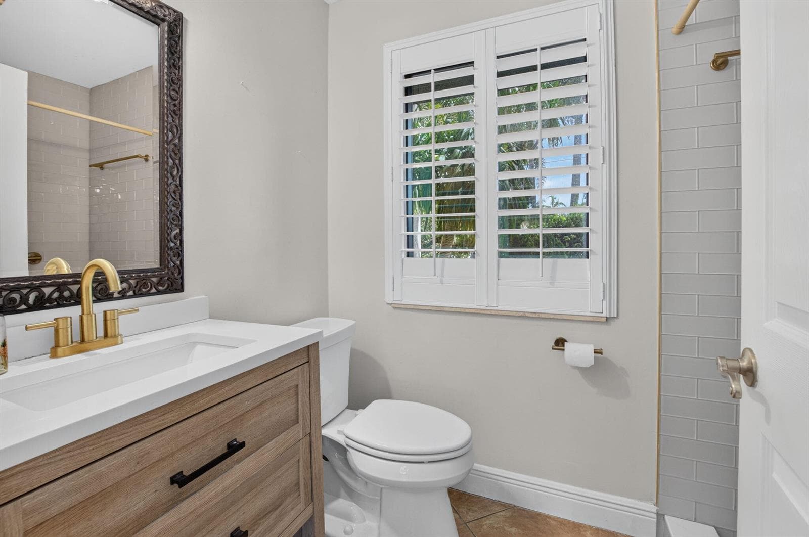 Ensuite Bath 3