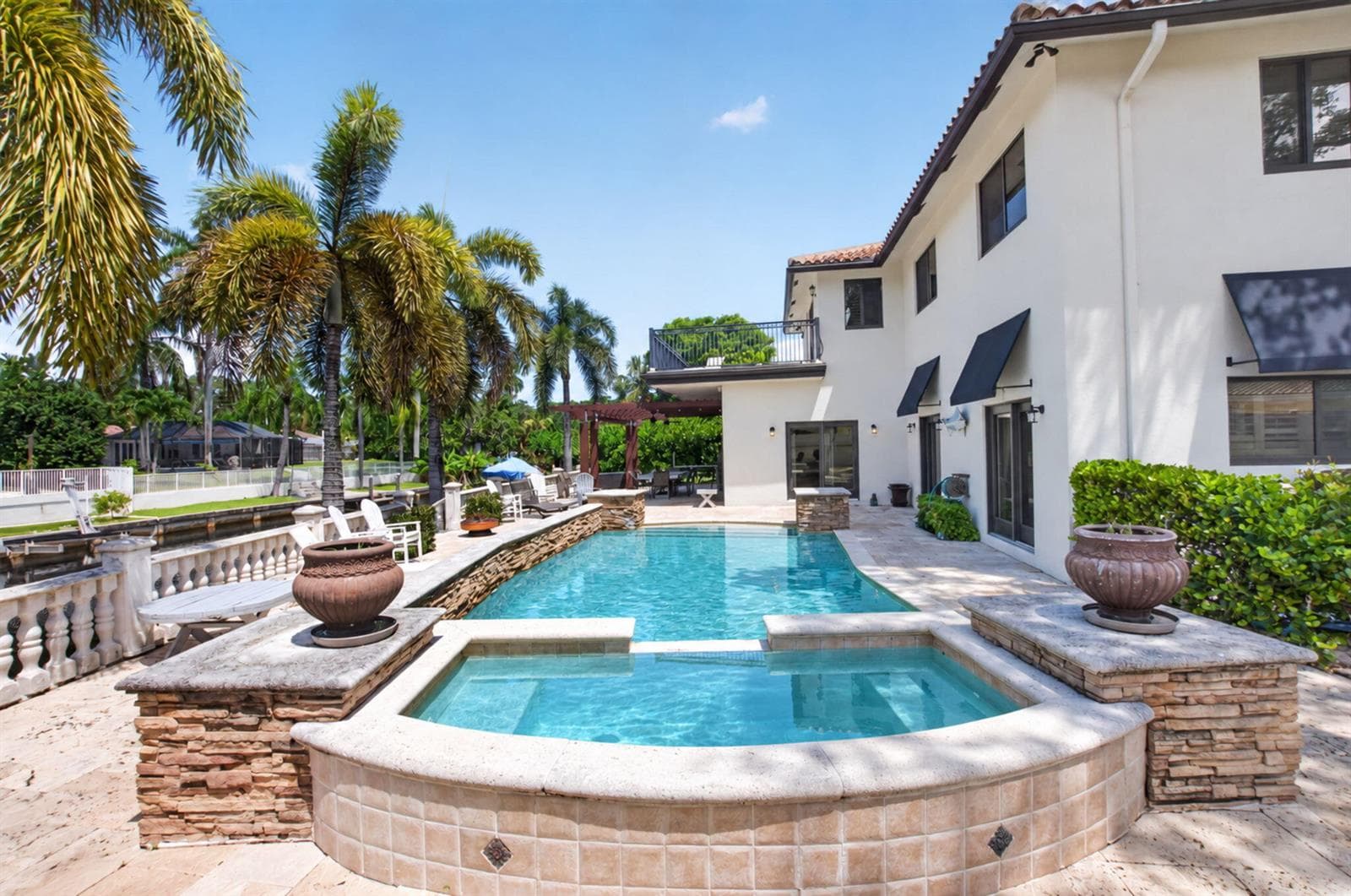 Pool - patio