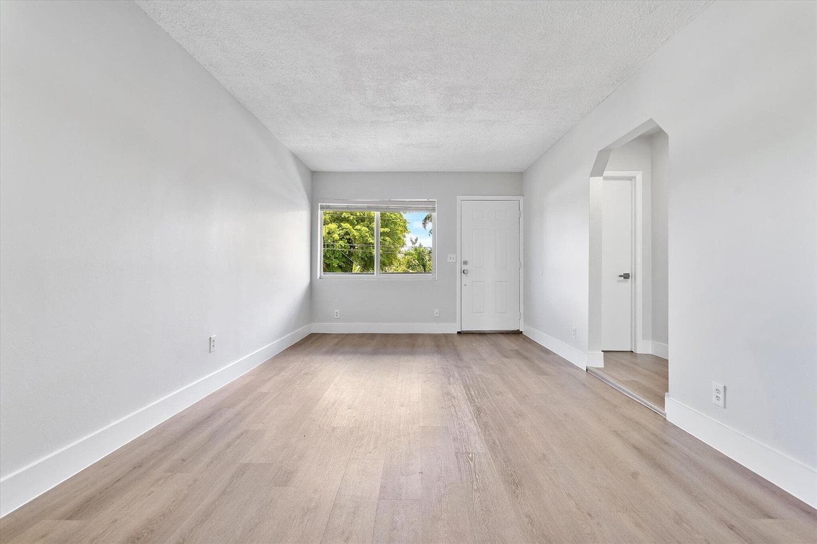 15-720 NE 7th St_015