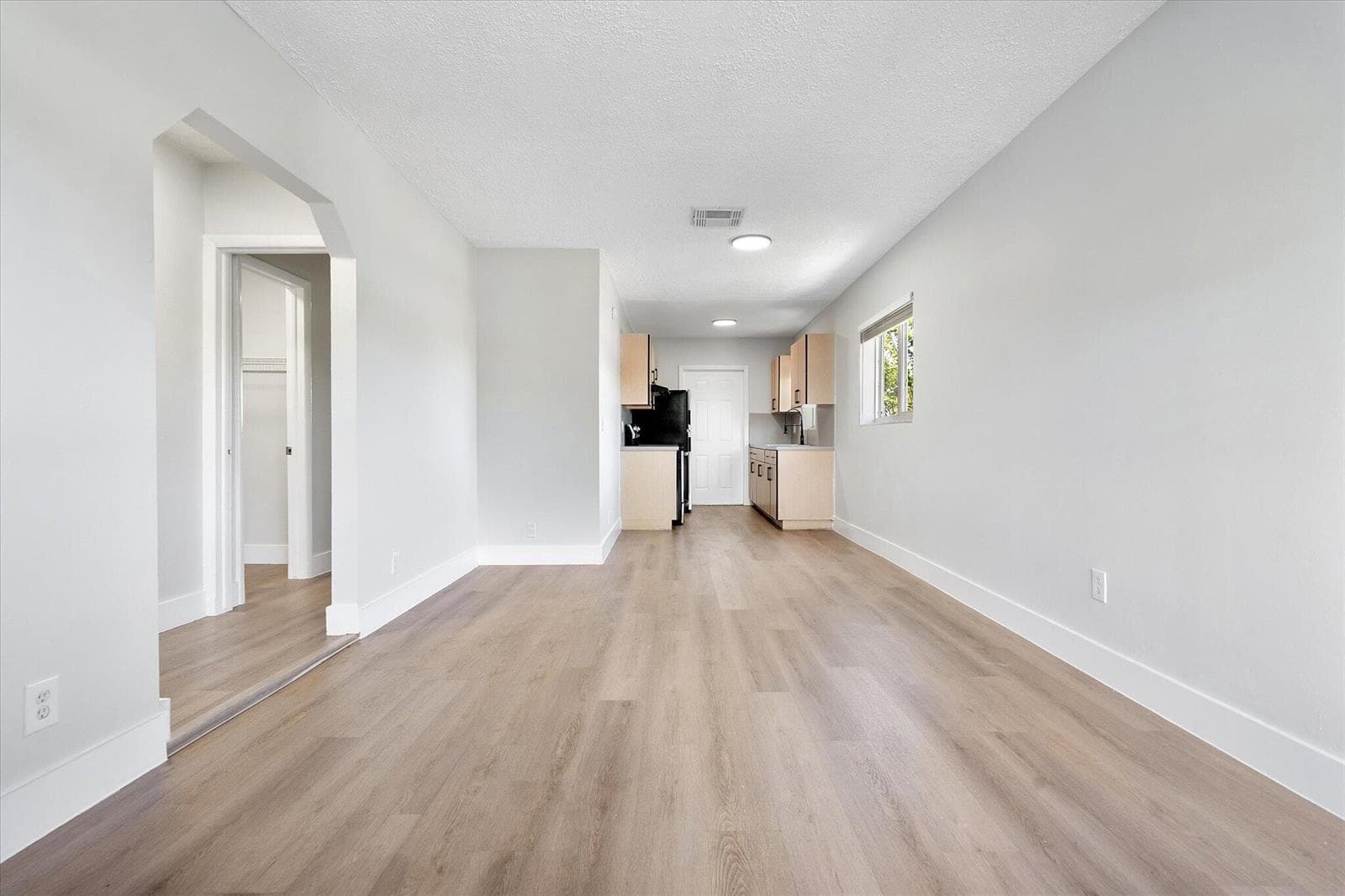 11-720 NE 7th St_011